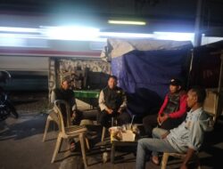Bhabinkamtibmas Duri Pulo Ajak Warga Kompak Jaga Kampung di Malam Hari