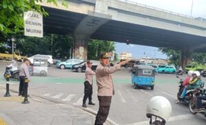 Polsek Cempaka Putih Gelar Strong Point Antisipasi Kemacetan Dan Kejahatan Jalanan Saat Jam Pulang Kerja