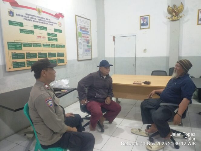 
					Bhabinkamtibmas Galur Sambang Poskamling RW 02, Deteksi Dini Kejahatan dan Cegah Curanmor