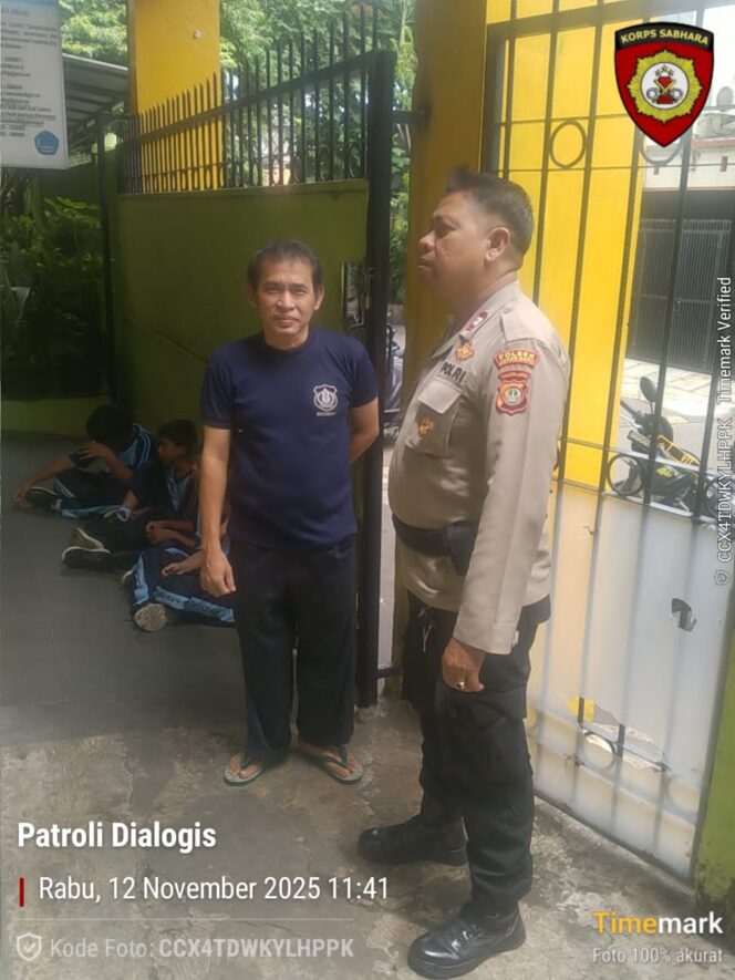 
					Patroli Samapta Polsek Johar Baru Sambangi SMPN 156, Antisipasi Tawuran Pelajar