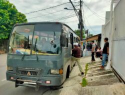 Polsek Johar Baru Kawal Keberangkatan Massa Unras, Pastikan Aksi Berjalan Aman dan Tertib