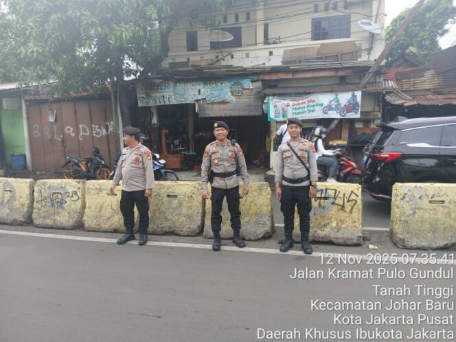 
					Kapolsek Johar Baru Pengecekan Pengaturan Lalu Lintas Pagi Hari, Pastikan Arus Lancar dan Aman