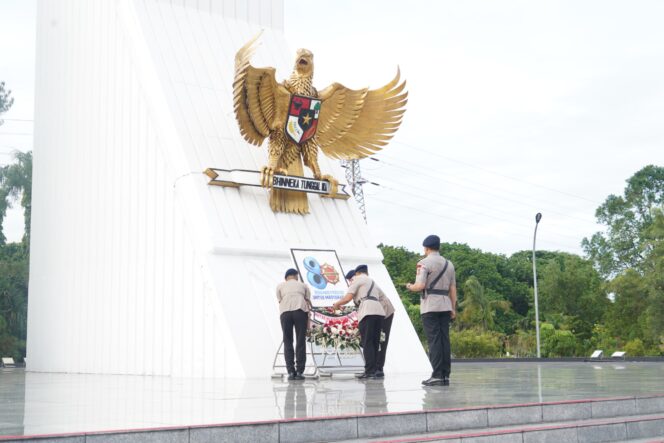 
					Brimob Metro Jaya Mengikuti Rangkaian Ziarah dan Tabur Bunga di TMP Kalibata