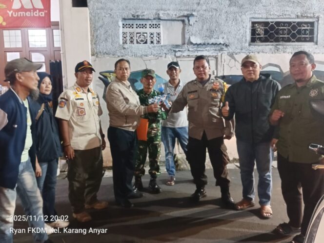 
					Cegah Tawuran Sejak Dini, Tiga Pilar Karang Anyar Ajak Warga Patroli Bersama