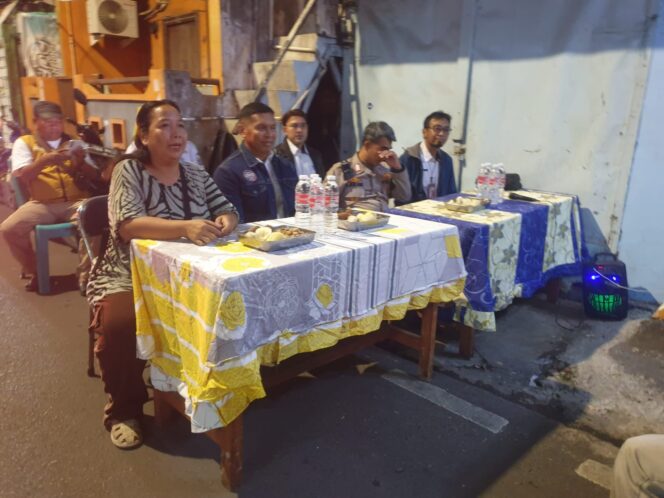 
					Bhabinkamtibmas Kelurahan Kartini Ajak Warga Waspada Curanmor Lewat Silaturahmi RW