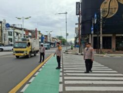 Polsek Metro Gambir Gelar Ploting Lalin di TL Biak, Antisipasi Kerawanan dan Kejahatan Jalanan