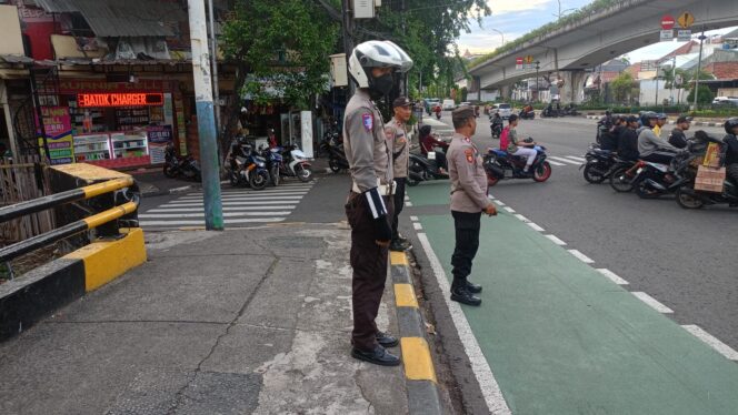 
					Polri Hadir di Tengah Masyarakat, Petugas Polsek Johar Baru Laksanakan Plotting Sore di Titik-titik Padat Lalin