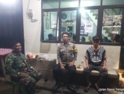 Berikan Rasa Aman Kepada Warga Binaannya, Bhabinkamtibmas dan Babinsa Galur Sambang Poskamling RW 06
