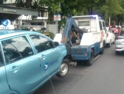 Taksi Hilang Kendali di Fly Over Cideng Timur, Dua Pemotor Terlibat Tabrakan Beruntun