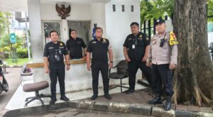 Bhabinkamtibmas Gondangdia Sambang Gedung BPN, Ajak Security Perkuat Keamanan Lingkungan