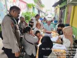 Ciptakan Masyarakat Sehat, Bhabinkamtibmas Dampingi Kegiatan Posyandu RW 07 Gunung Sahari Selatan