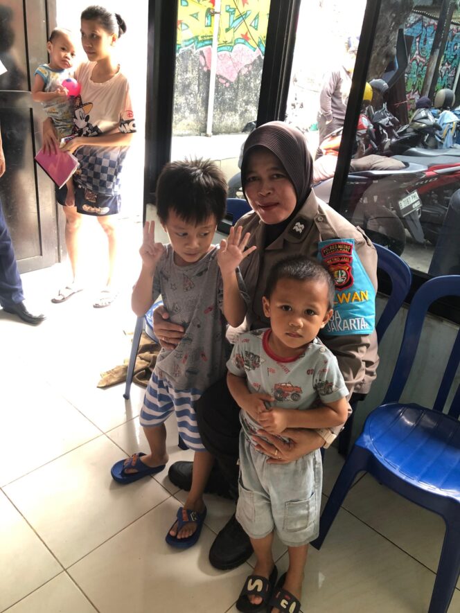 
					Polwan Jaga Jakarta Polres Metro Jakpus Gencarkan Edukasi Cegah Kekerasan terhadap Perempuan dan Anak di Mangga Dua Selatan