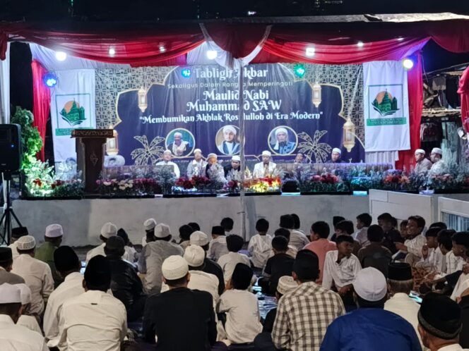 
					Polsek Metro Tanah Abang Hadiri Tablig Akbar Maulid Nabi Muhammad SAW di Masjid Jami Nurul Falah