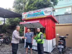 Ngopi Bareng Ojol, Bhabinkamtibmas Mangga Dua Selatan Ajak Warga Jaga Jakarta