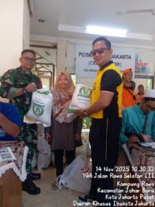 Sinergitas Tiga Pilar, Monitor Penyaluran 2.104 Karung Beras Bulog di Kampung Rawa