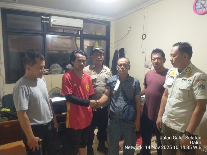 
					Problem Solving, Polsek Johar Baru Selesaikan Perselisihan Warga RW 04 Galur Secara Kekeluargaan