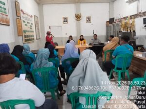 Cegah DBD, Bhabinkamtibmas Aiptu Baktiar Pemberantasan Sarang Nyamuk di RW 02 Galur