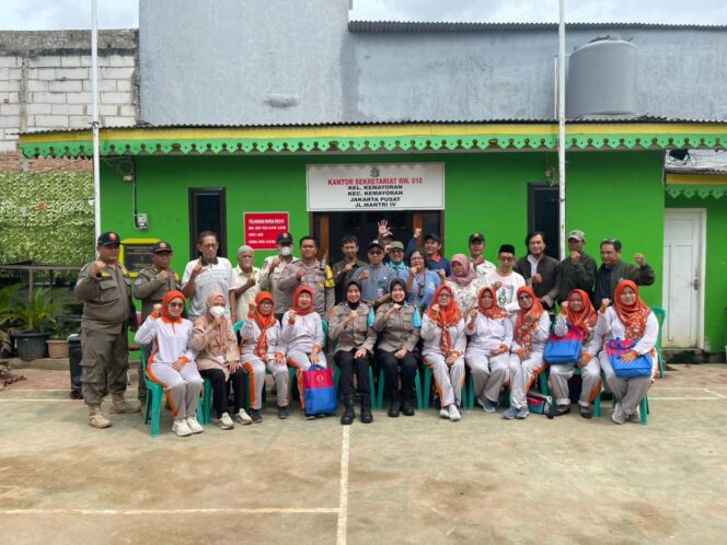 
					Polwan Jaga Jakarta Polres Metro Jakarta Pusat Gelar Sosialisasi KDRT dan Kekerasan Seksual Anak di RW 10 Kemayoran