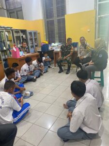 Bhabinkamtibmas Dalami Indikasi Negatif Terkait “Basis Group” Di SMK N 1 Jakarta” Siswa Diberi Pembinaan