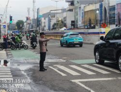 Pengaturan Lalin Sore di TL Kesehatan, Polisi Jaga Kelancaran Arus Kendaraan
