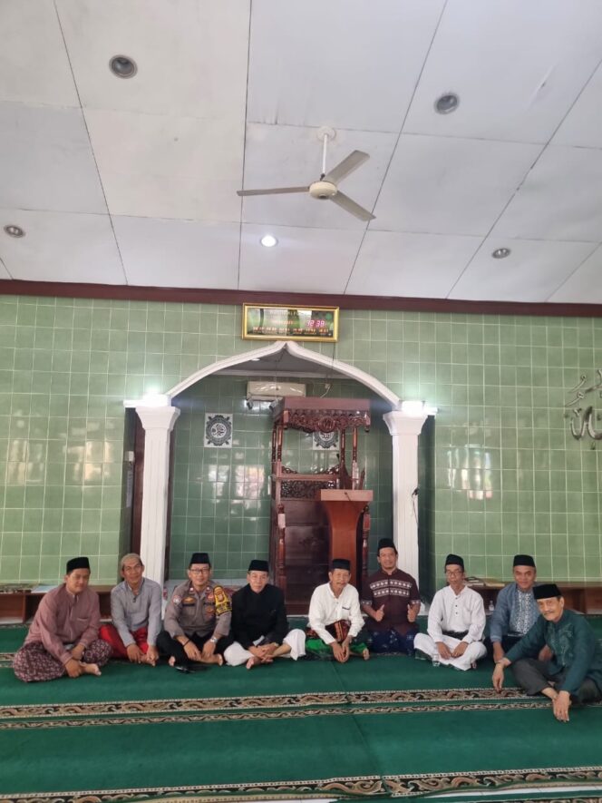 
					Bhabinkamtibmas Karet Tengsin Silahturahmi Dengan Toga, Tomas dan Pengurus Masjid Al Furqon