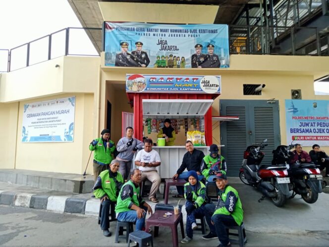 
					Gerai Ojol Mart Juanda Dorong Interaksi Positif antara Polisi dan Pengemudi Ojol
