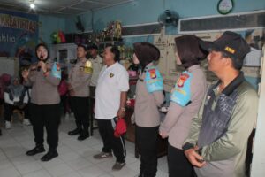 Polwan Jaga Jakarta Edukasi Warga Kebon Kosong soal KDRT dan Pelecehan Seksual Anak