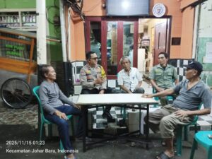 Deteksi Dini Gangguan Kamtibmas, Bhabinkamtibmas Turun ke Poskamling RW 01 Kampung Rawa