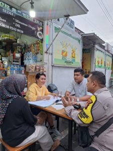 Bhabinkamtibmas Pegangsaan Perkuat Keamanan UMKM Lewat Patroli Sambang