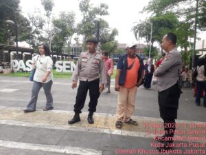 Patroli Sambang Polsek Senen Antisipasi Kejahatan Jalanan di Kawasan Stasiun Senen