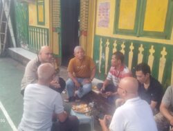Bhabinkamtibmas Sambangi Ketua RW 04 dan Warga di Kampung Bali, Sampaikan Pesan Kamtibmas