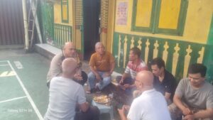 Bhabinkamtibmas Sambangi Ketua RW 04 dan Warga di Kampung Bali, Sampaikan Pesan Kamtibmas