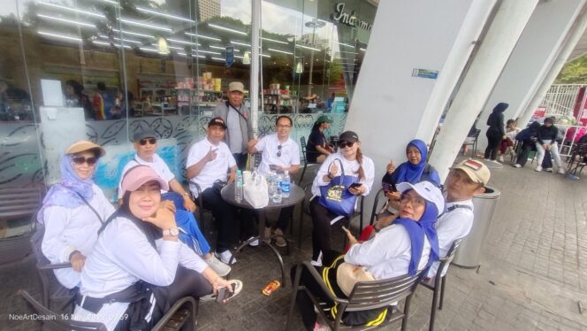 
					Puluhan Orang Meriahkan Jalan Santai Gerakan Pendidikan Indonesia Baru di GBK