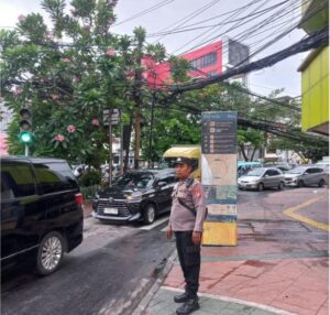 Patko 1013 Atur Lalu Lintas di TL Pecenongan, Arus Ramai Lancar dan Aman