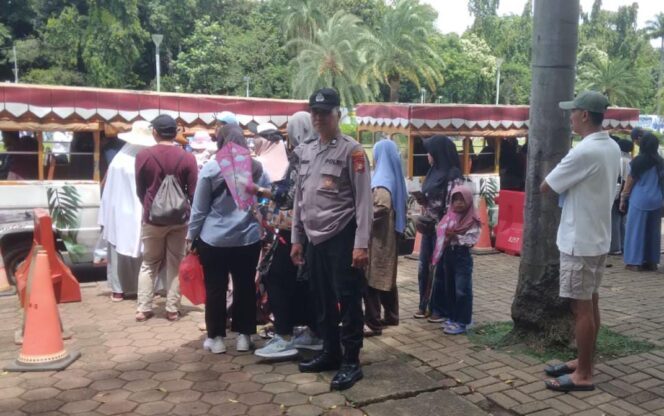 
					Polsubsektor Merdeka Barat Pantau Aktivitas Pengunjung Monas, Pastikan Keamanan Tetap Terjaga
