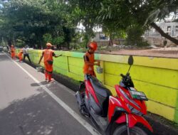 Tindak Coretan Provokatif, Polisi Bersih-bersih Tembok Kemayoran