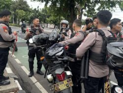 Patroli Perintis Presisi Polres Metro Jaktim Bubarkan Tawuran dan Amankan Sajam di Jl. I Gusti Ngurah Rai