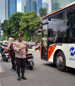 Patmor Menteng Kawal CFD, Aipda Mulyanto Aktif Ingatkan Warga Jaga Keamanan di Imam Bonjol