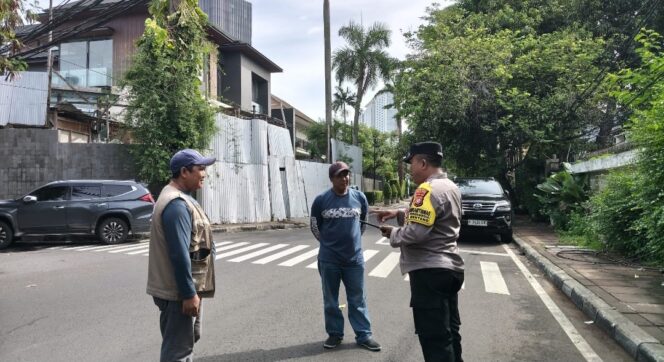 
					Aiptu Kamidi Siaga di Jalan Jambu, Jukir Gereja HKBP Diimbau Waspada Aksi Pecah Kaca