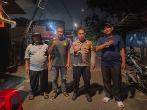 Bhabinkamtibmas Benhil Sambangi Poskamling RT 15/06 Ajak Petugas Satkamling Jaga Kamtibmas Sebagai Cooling System