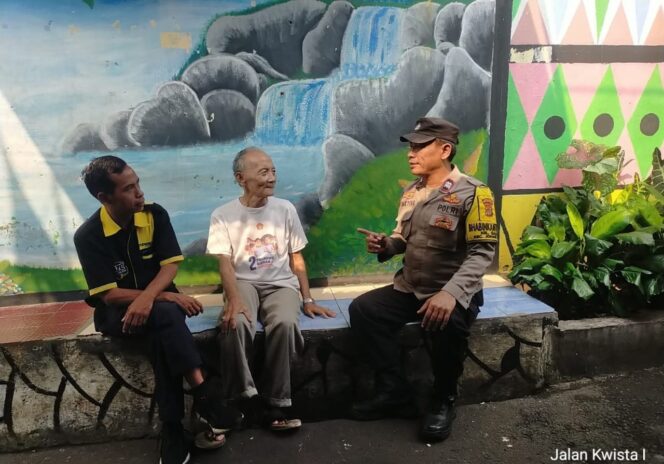 
					Turun ke Lingkungan, Bhabinkamtibmas Galur Ajak Warga Sinergi Jaga Keamanan dan Tertib