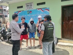 Bhabinkamtibmas Tanah Tinggi Berikan Penyuluhan Bahaya Narkoba kepada Remaja Rusun Baladewa