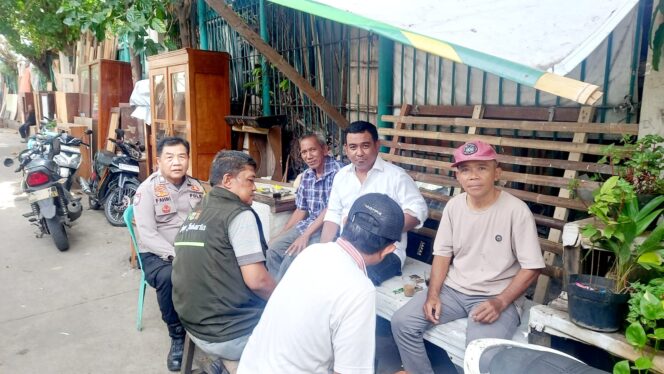 
					Gencarkan Patroli Dialogis, Bhabinkamtibmas Tanah Tinggi Rangkul Warga RW 06