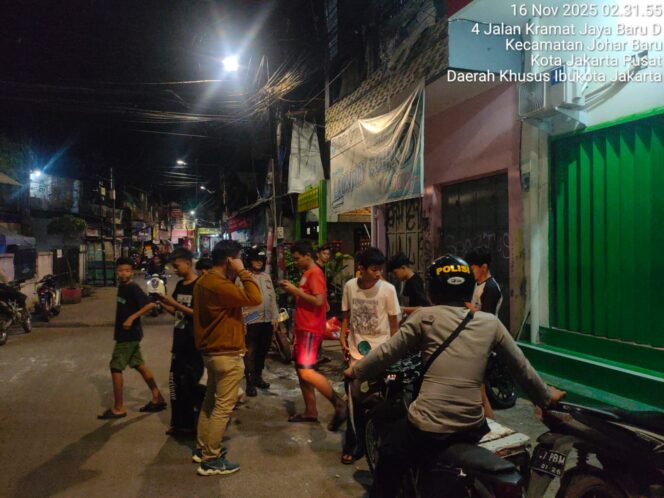 
					Polsek Johar Baru Gelar Patroli Antisipasi Guantibmas pada Dini Hari, Situasi Wilayah Terpantau Kondusif