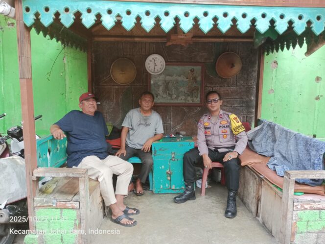 
					Cooling System dan Sambang Door to Door, Bhabinkamtibmas Kampung Rawa Bangun Sinergi Masyarakat