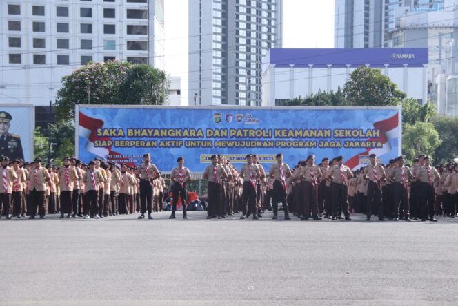 
					Kapolda Metro Jaya Pimpin Apel Saka Bhayangkara dan Patroli Keamanan Sekolah: Perkuat Peran Siswa Jaga Keamanan Lingkungan Sekolah