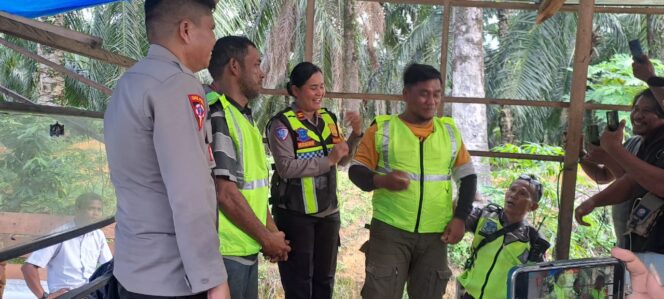 
					Sinergi Keselamatan : Polres Labusel Libatkan Konten Kreator Awasi Titik Rawan Laka di Bukit Kodok