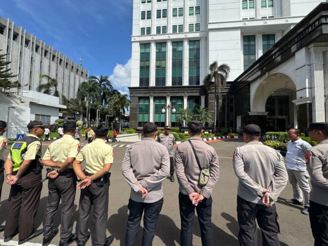 
					Polsek Sawah Besar Gelar Apel Pelayanan Unjuk Rasa di OJK RI