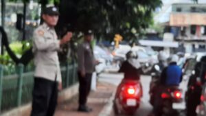 Antisipasi Kemacetan Sore Hari, Polsek Metro Tanah Abang Atur Lalin di TL Pejompongan