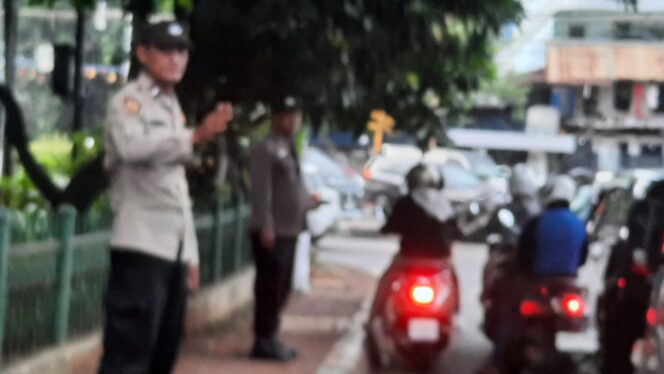 
					Antisipasi Kemacetan Sore Hari, Polsek Metro Tanah Abang Atur Lalin di TL Pejompongan